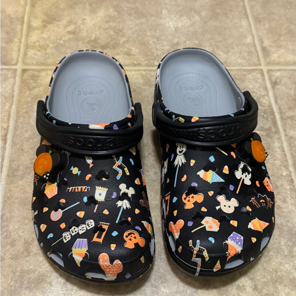 Pre-worned 2020 Disney Halloween Print Crocs Size 9W